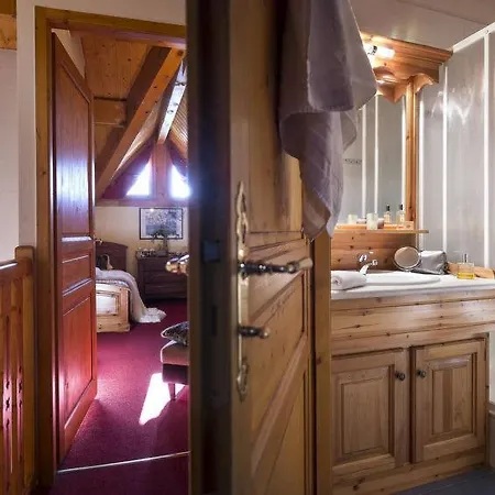 Sleeps 8 Pool Wifi Apartment *
