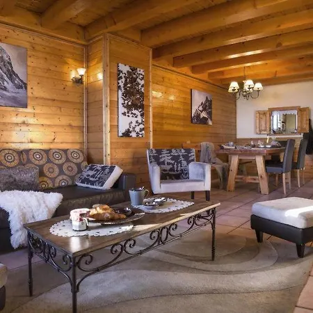 Sleeps 8 Pool Wifi Apartment